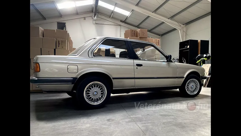 BMW 320i, 6 henger, OT