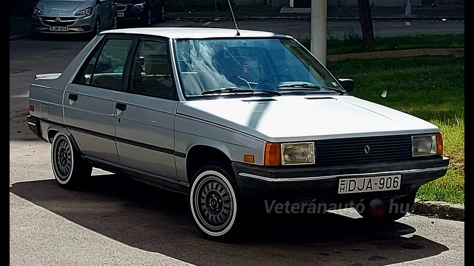 Renault 9 Boulevard 