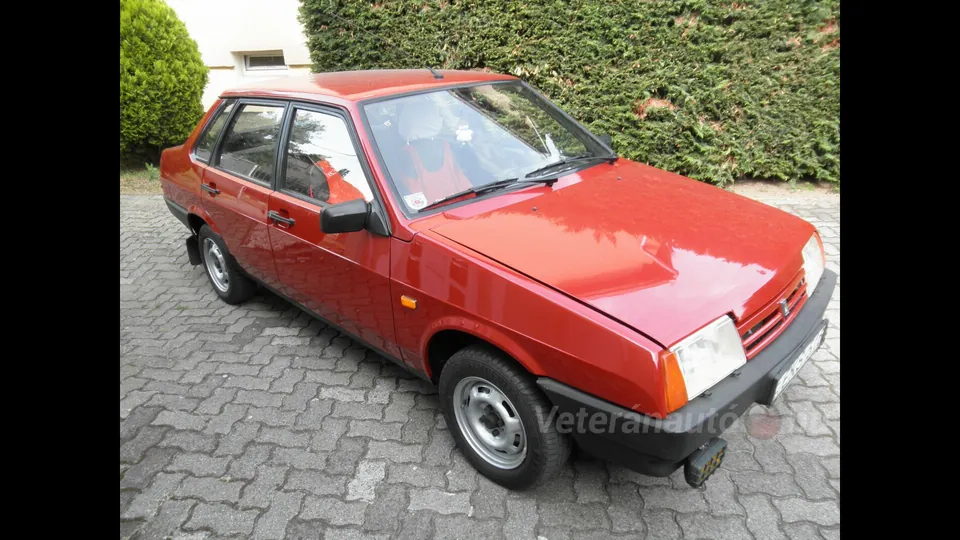 LADA SPUTNYK 21099